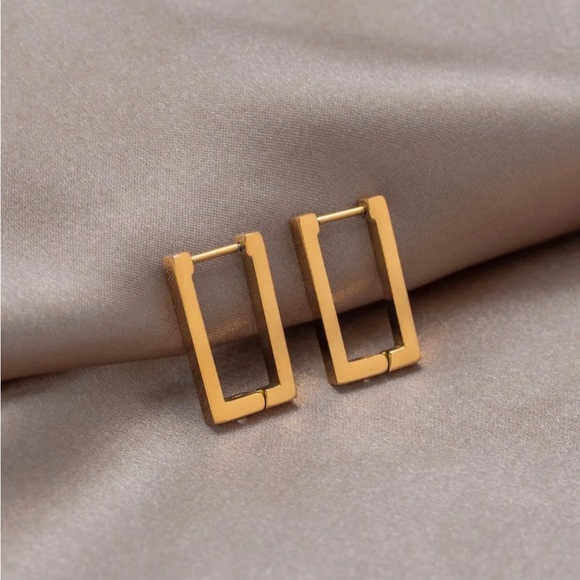 Anthropologie Jewelry - RESTOCKED!! ✨ NEW 18K Gold Plated Rectangle Hoop Minimalist Earrings